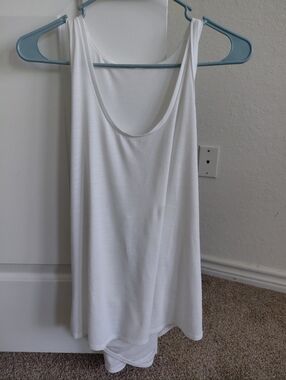 White Scoop Neck Sports Tank Top with cute twist back